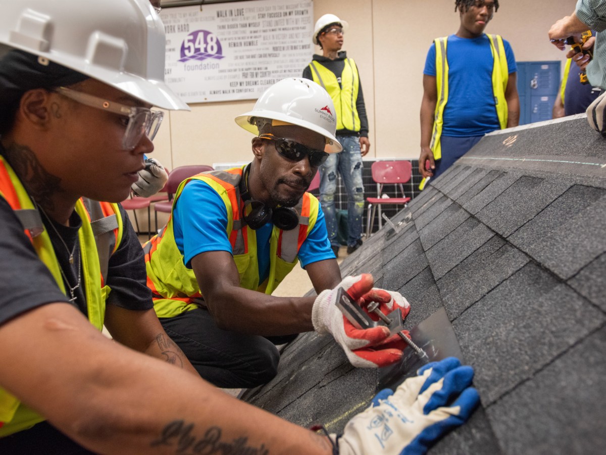 ‘The sky is the limit’: Solar program opens new opportunities for Chicago trainees